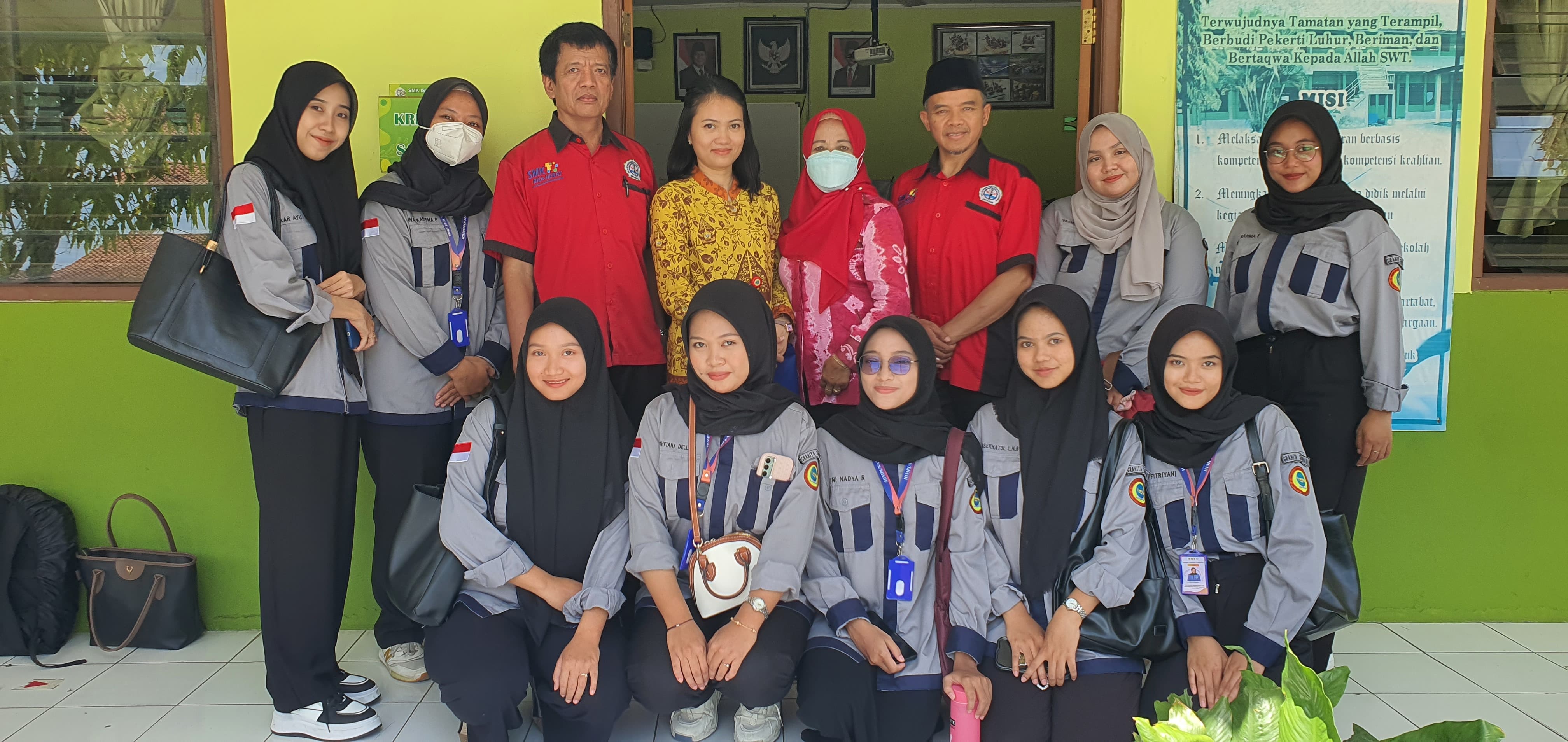 Gizi UNW Goes to Schools